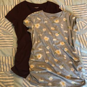 Old Navy Maternity T shirts. Medium.